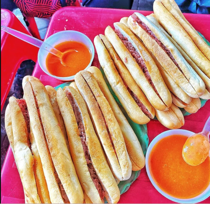 Quán bánh mì cay nổi tiếng